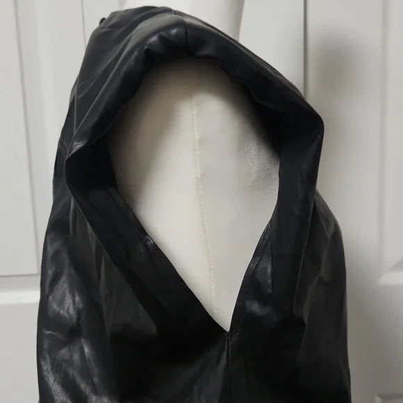 Good American Strong Shoulder Faux Leather Bodysuit - Picture 6 of 8